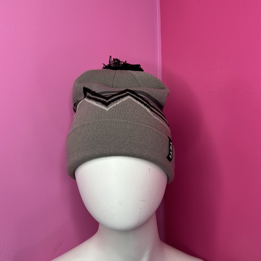 YETI FREESTYLE POM BEANIE Bret and black new